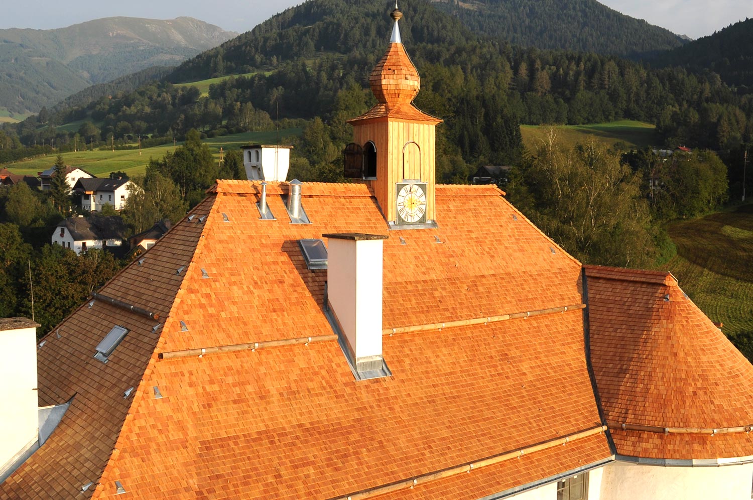 Astner Holzschindeln | Dächer, Zäune und Fassaden aus Holz.